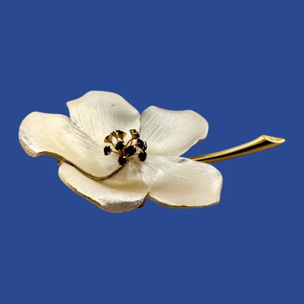 Park Lane Flower Brooch Pearl Cream Enamel Gold Tone Black Rhinestones Vintage - Picture 3 of 7